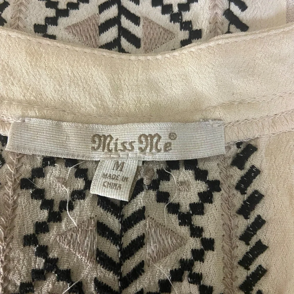Miss Me Womens Sleeveless‎ Blouse Tan White Crochet Embroidered Sz Med - Picture 5 of 7